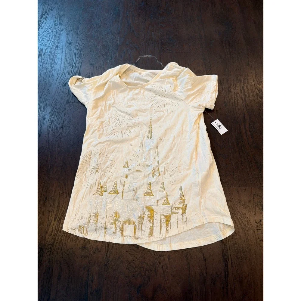 Walt Disney World Cinderella Castle Fireworks Graphic Tee‎ Medium nwt